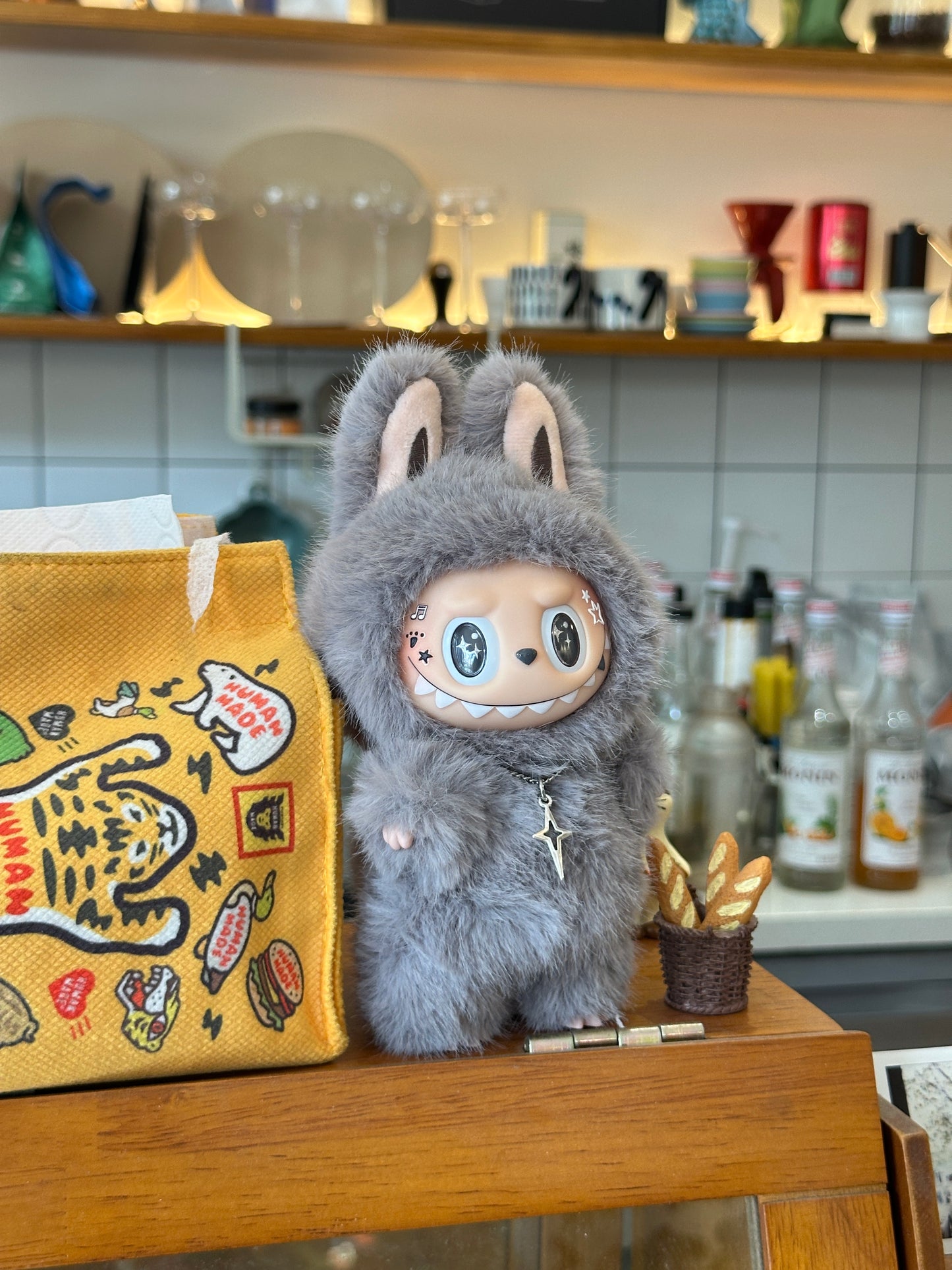 Original Design Rock Wolf