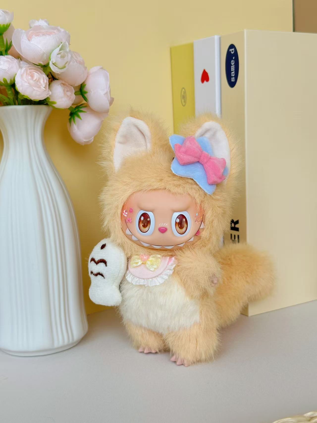 Original Design Milky-pawed Kitten