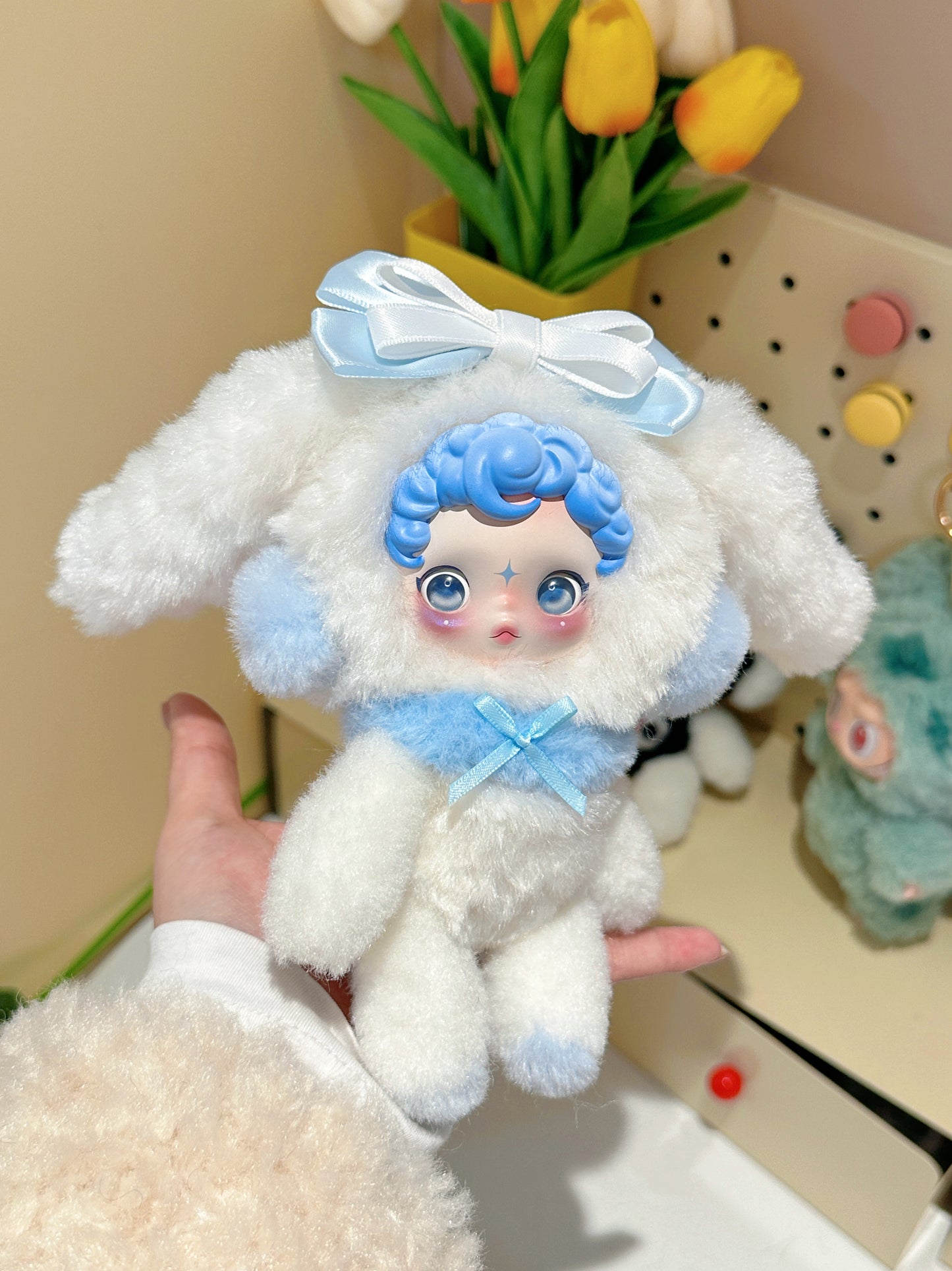 SP Original Design Cinnamon  (moveable hands, stand & sit)