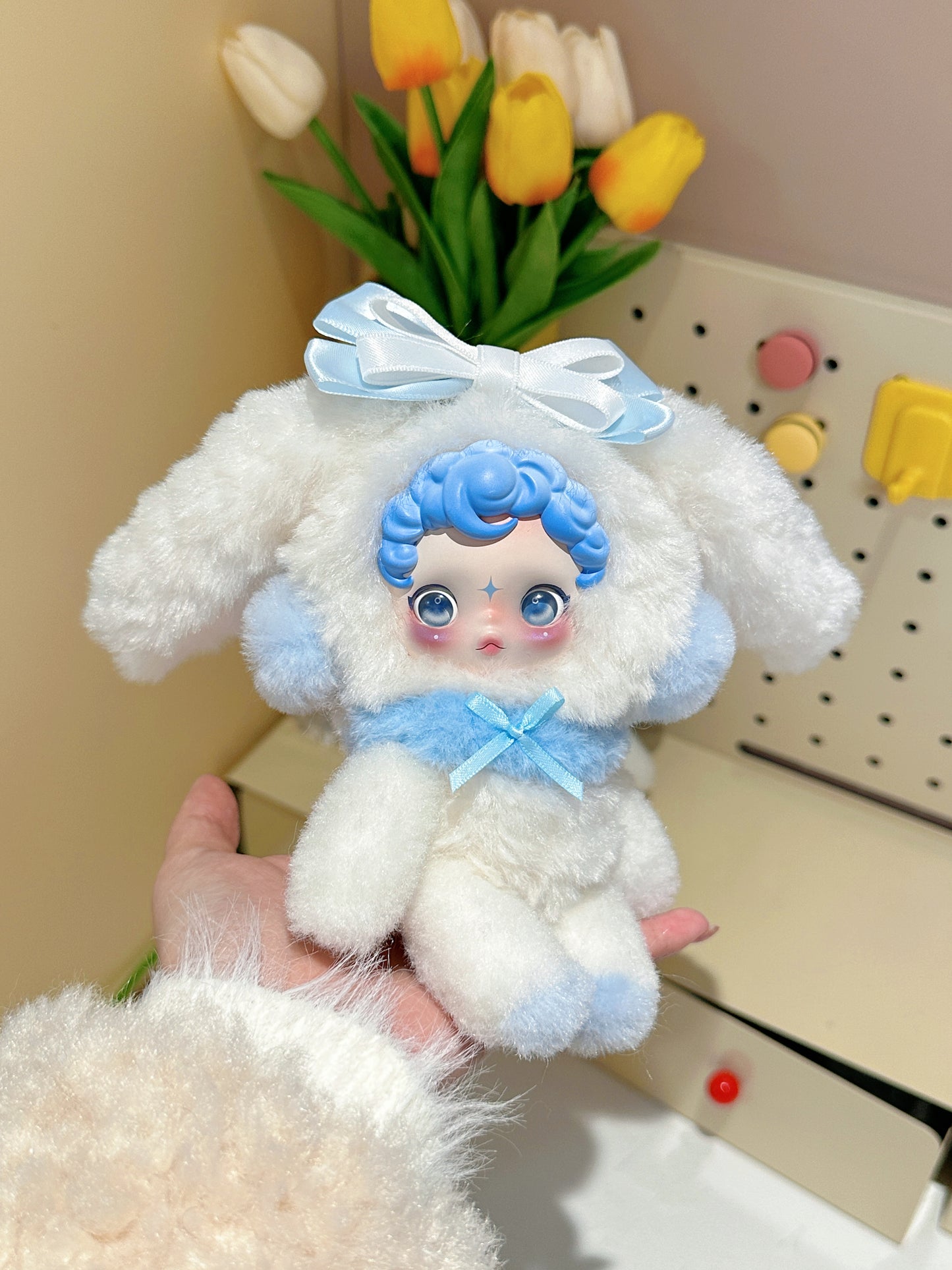 SP Original Design Cinnamon  (moveable hands, stand & sit)