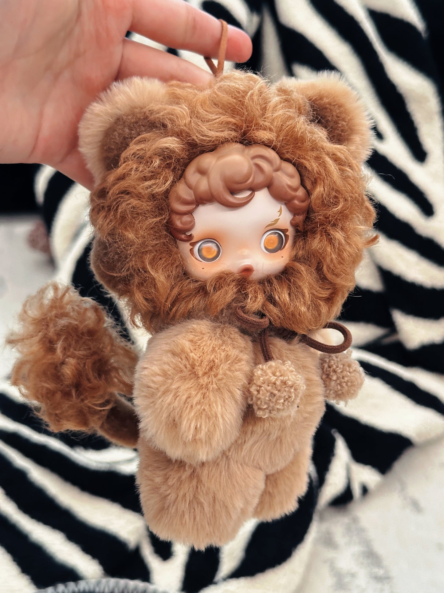 SP Original Design Little Lion  (moveable hands, stand & sit)