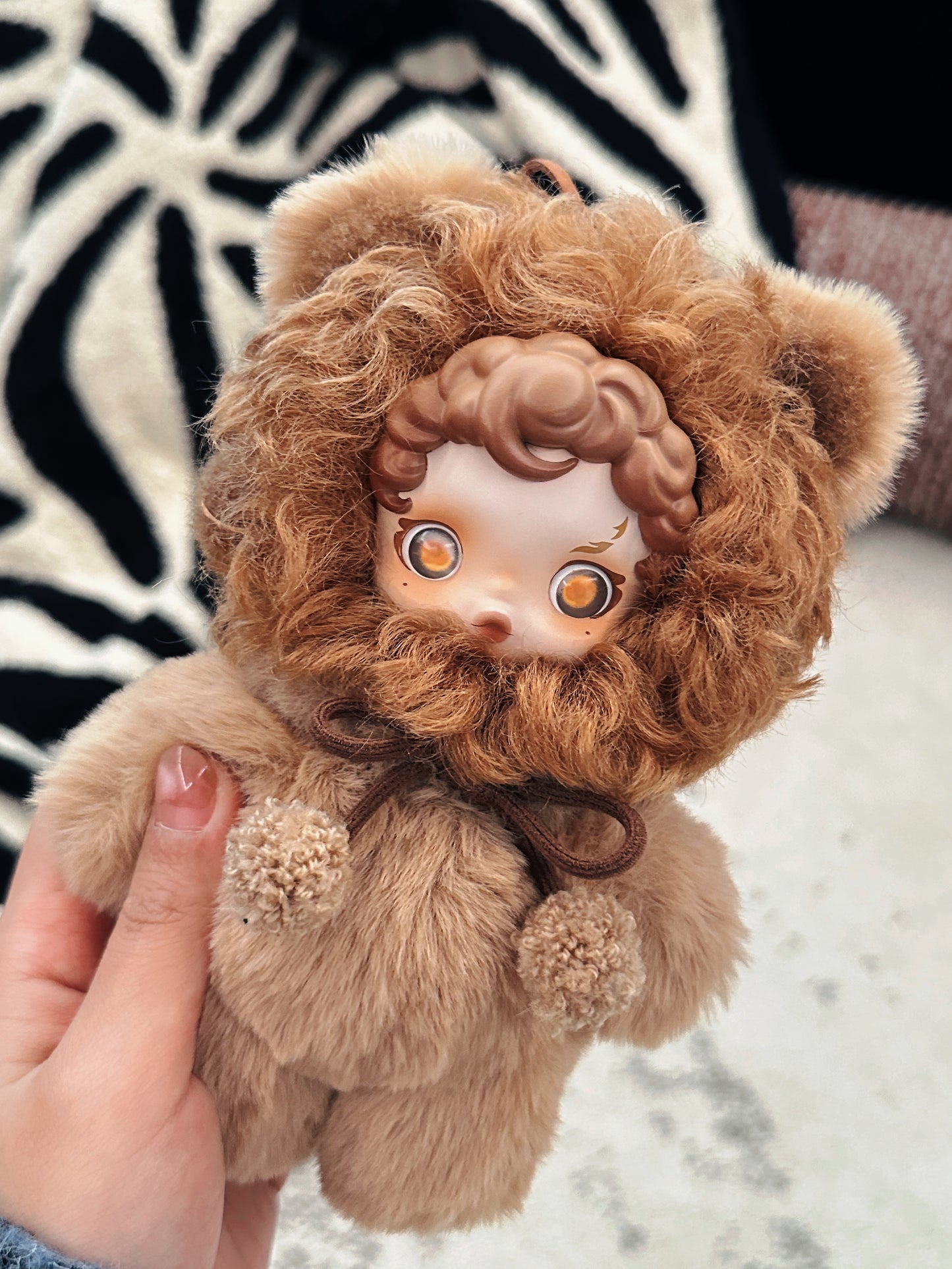 SP Original Design Little Lion  (moveable hands, stand & sit)