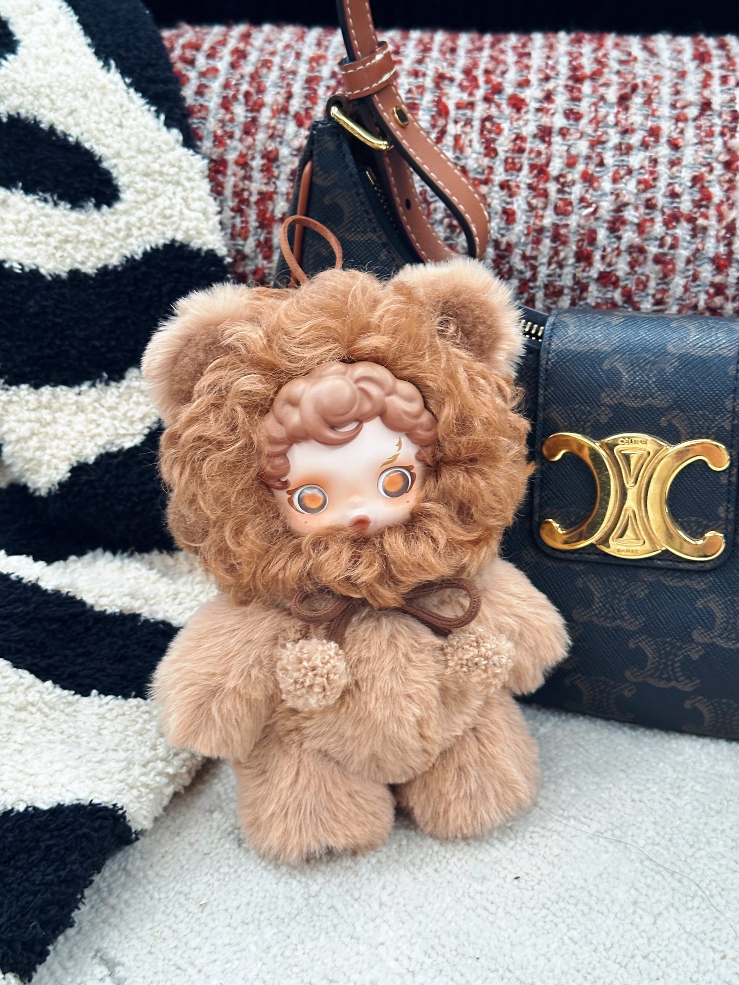 SP Original Design Little Lion  (moveable hands, stand & sit)