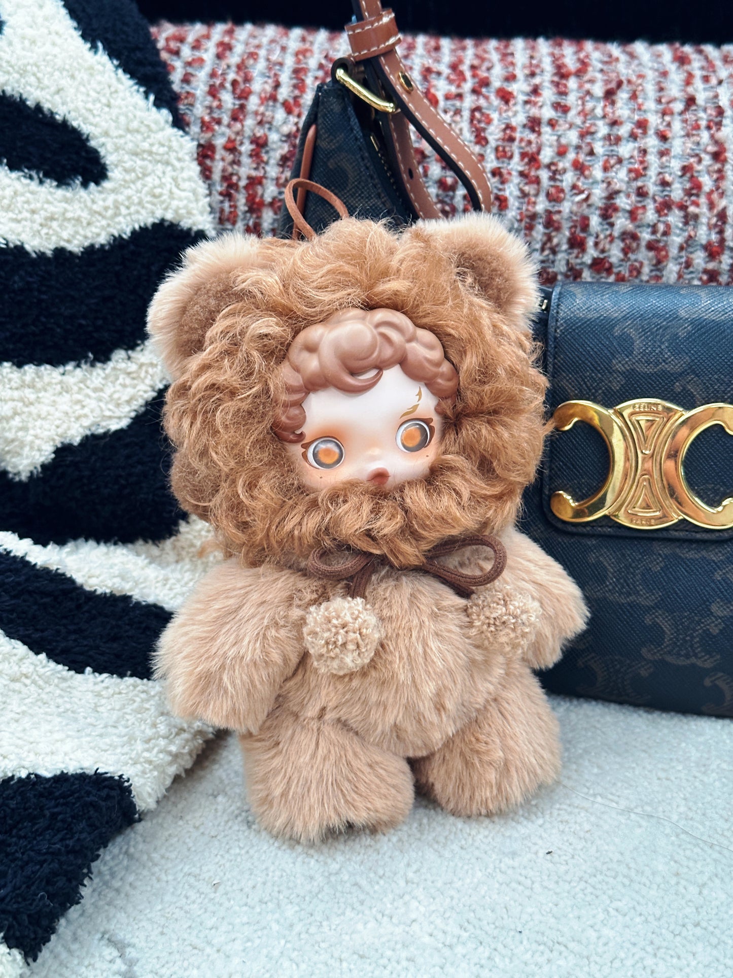 SP Original Design Little Lion  (moveable hands, stand & sit)