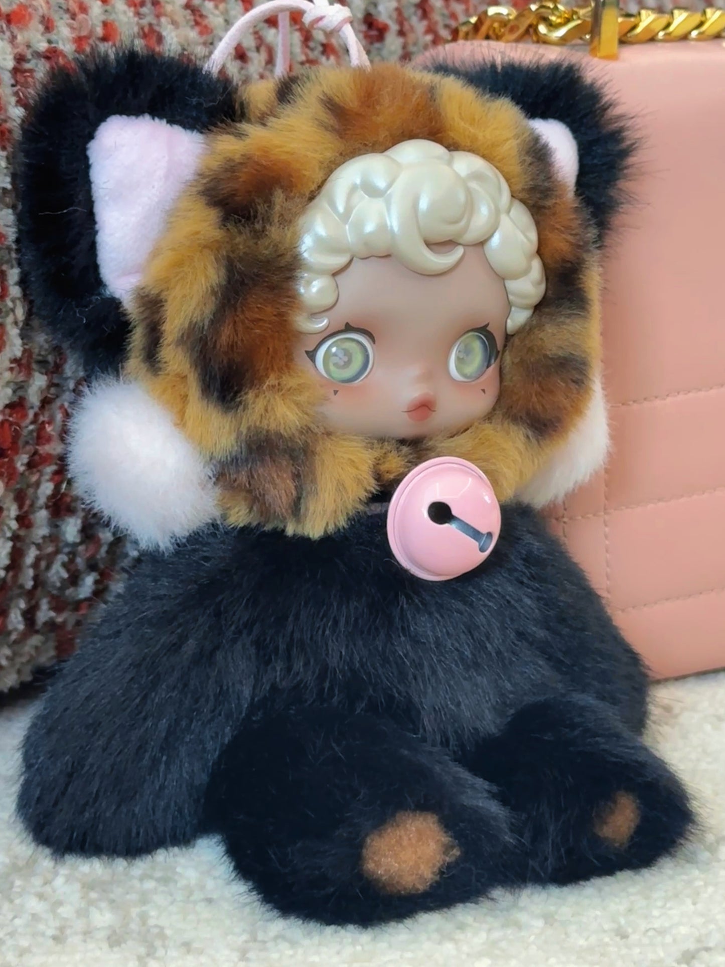 SP Original Design Leopard Black Cat  (moveable hands, stand & sit)