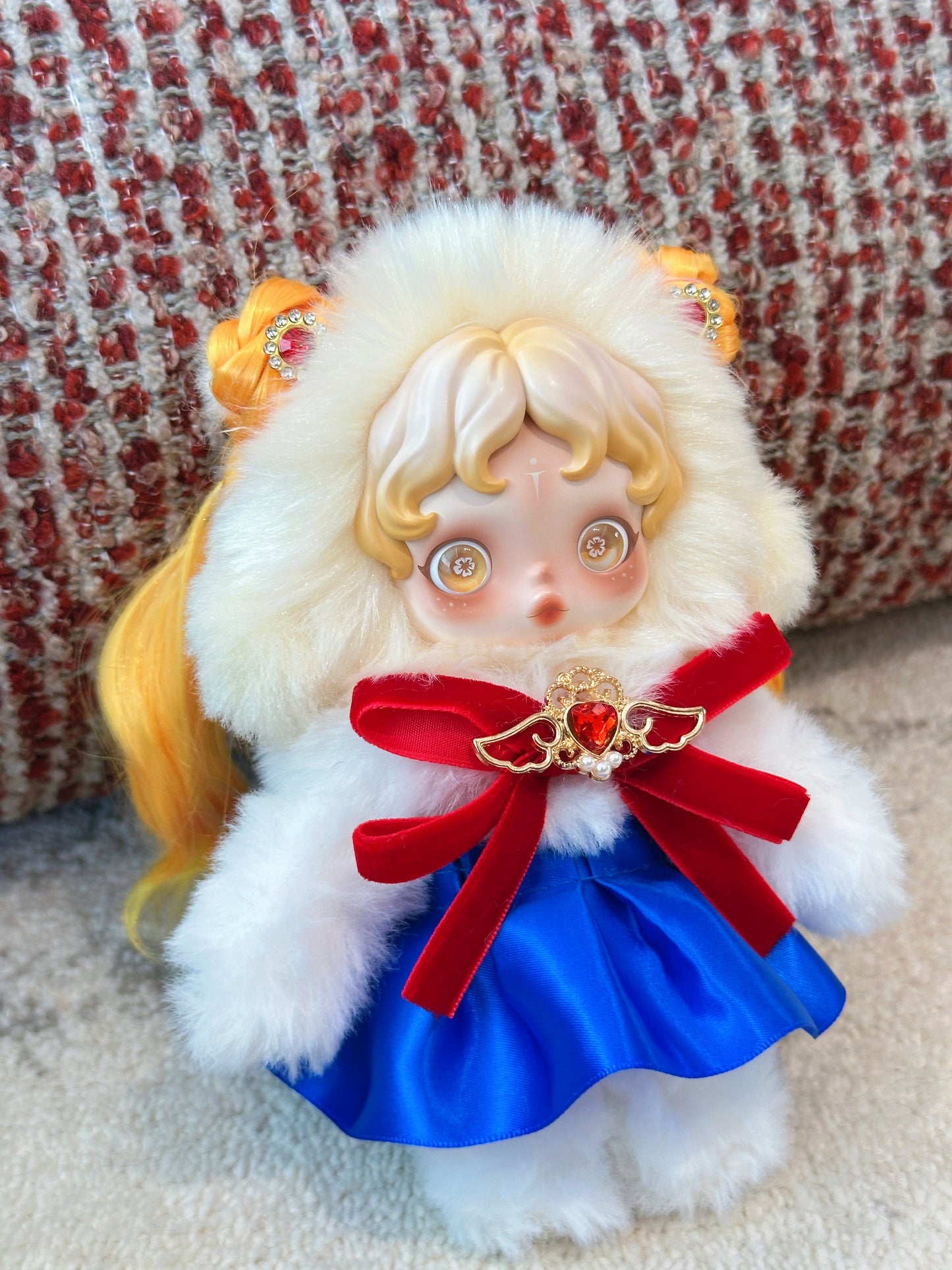 SP Original Design Sailor Moon (moveable hands, stand & sit)