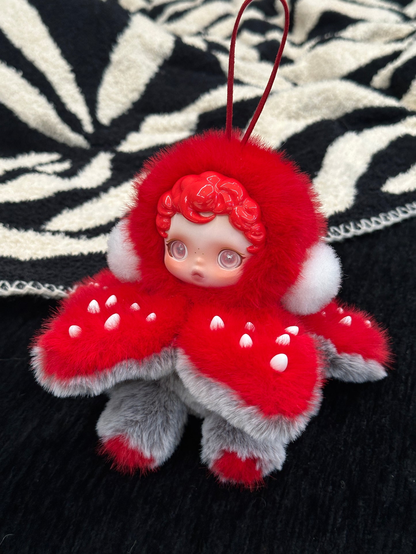 SP Original Design  Stranger Things(moveable hands, stand & sit)