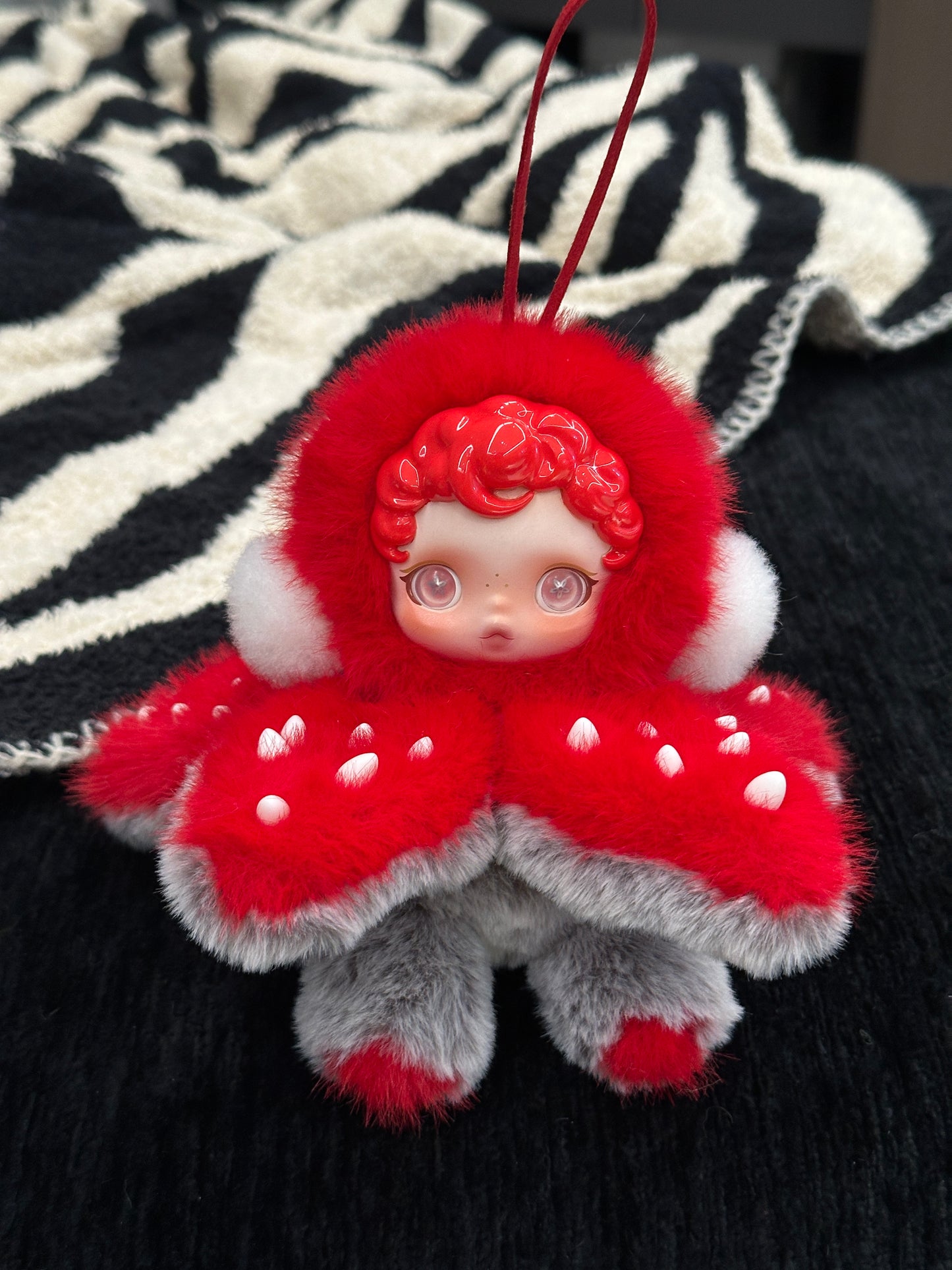 SP Original Design  Stranger Things(moveable hands, stand & sit)