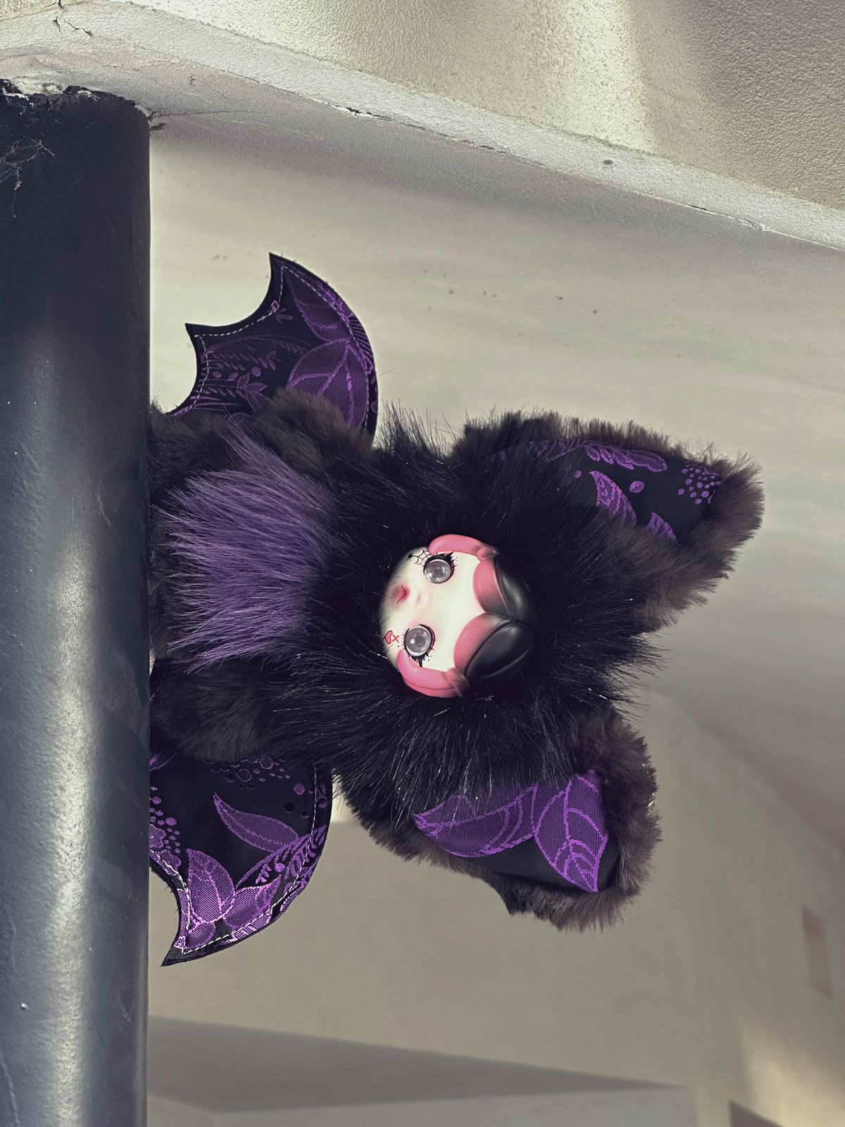 SP Original Design Upside‑Down Hanging Bat