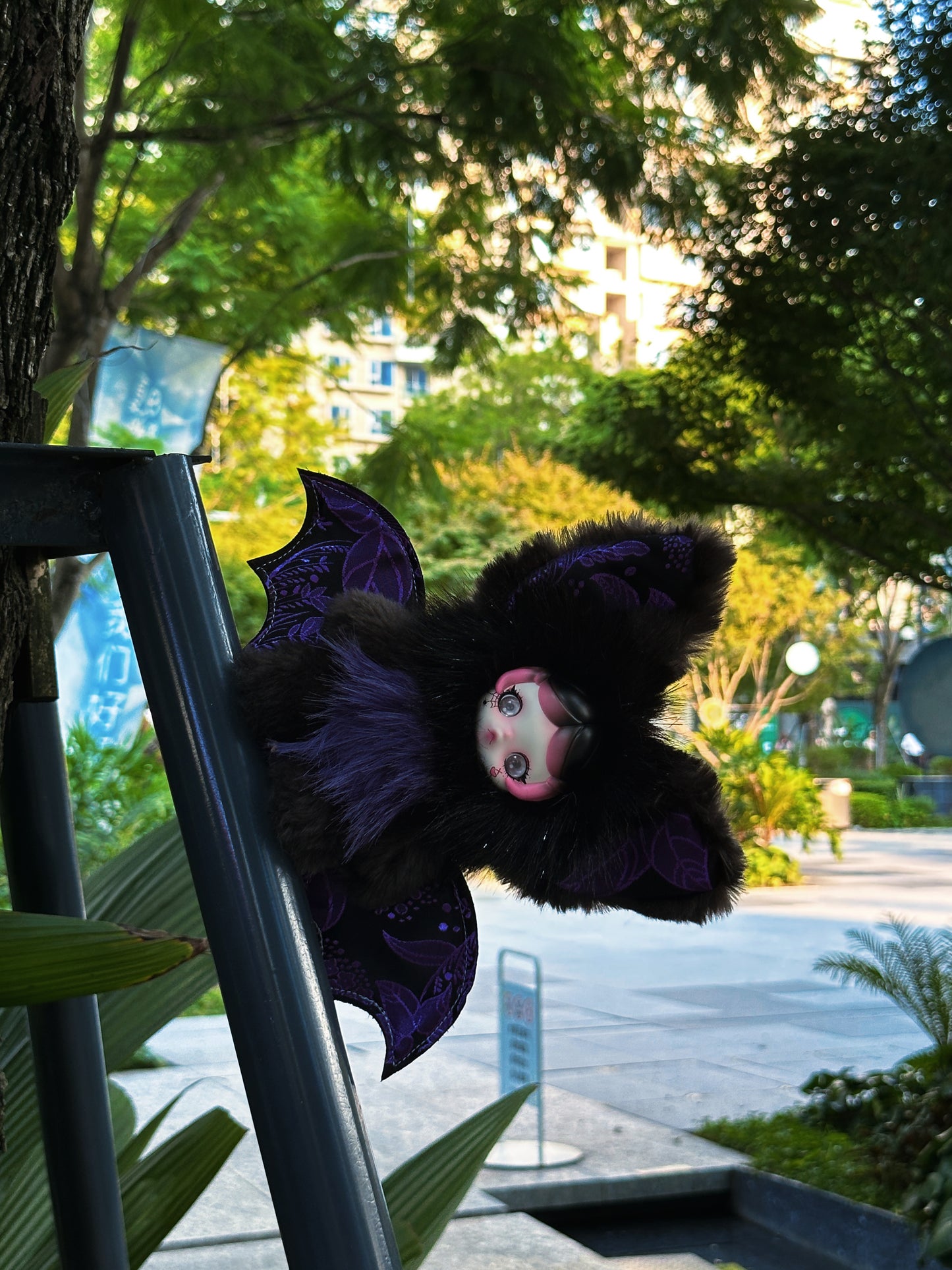 SP Original Design Upside‑Down Hanging Bat